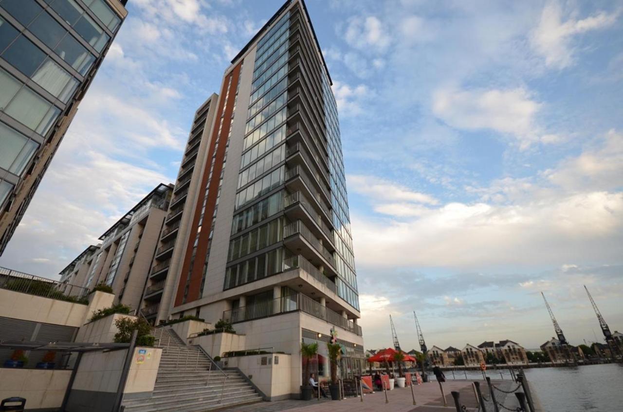 Excel Stunning 3 Bedrooms * Londra