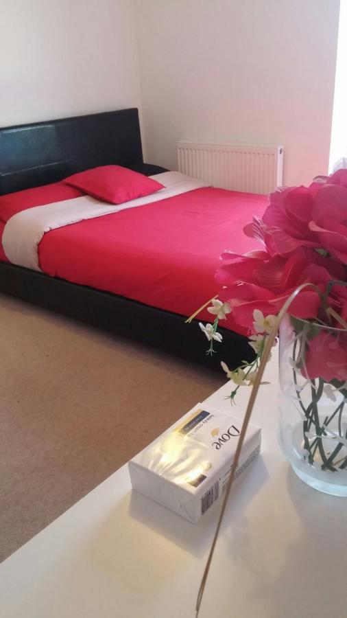 Excel Stunning 3 Bedrooms Appartamento