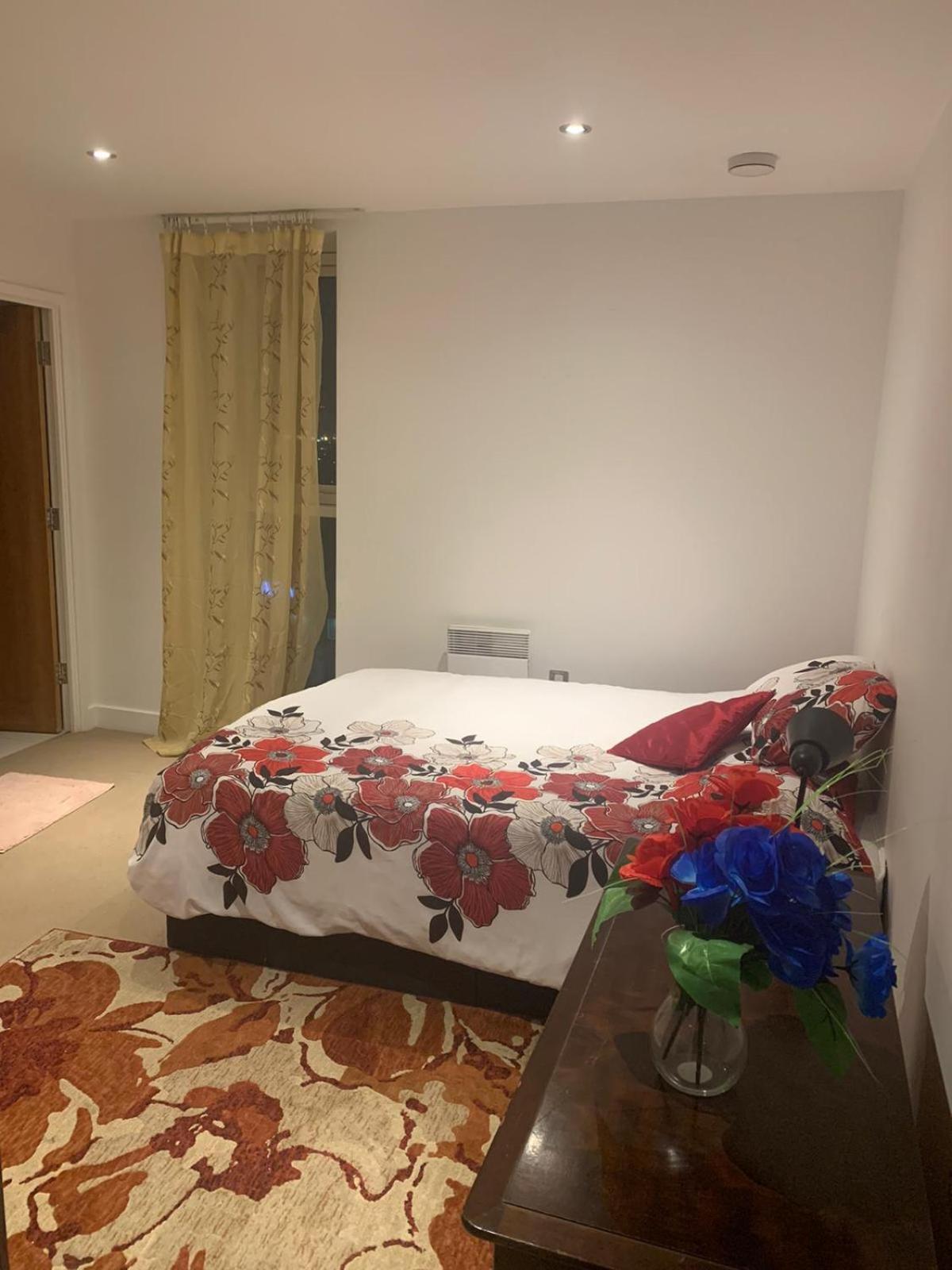 Excel Stunning 3 Bedrooms Appartamento *